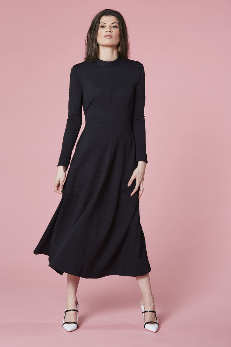 black fitted jersey dress Fitted Midi Dress in Signature Jersey Black / 4